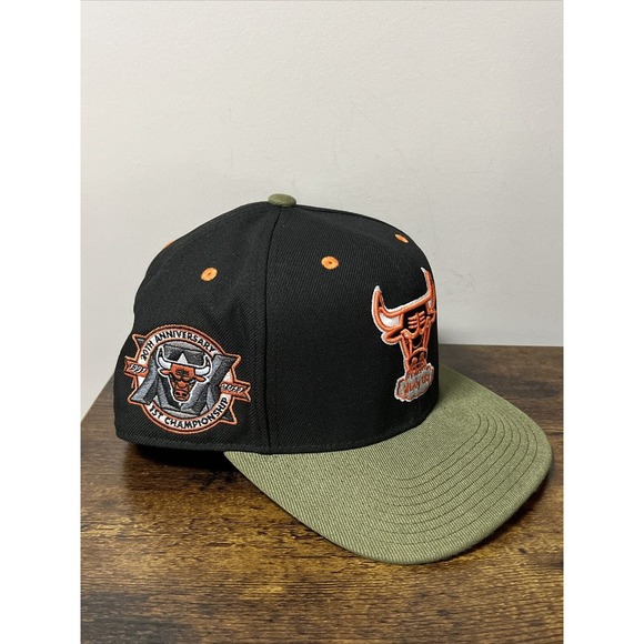 Mitchell & Ness HWC Chicago Bulls Windy City 7 3/4 Fitted Hat 20th Anv 1st Champ - Picture 2 of 10